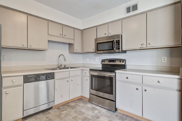 8016 Thelen Street, North Charleston, SC 29406