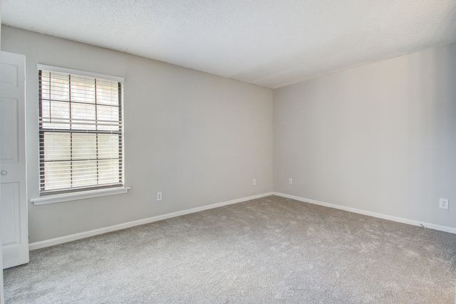 8016 Thelen Street, North Charleston, SC 29406