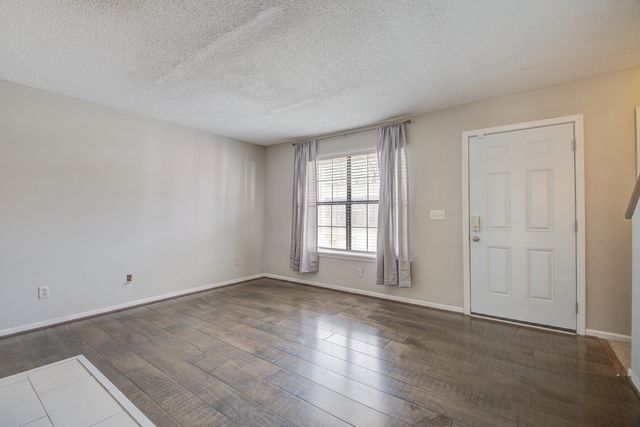 8016 Thelen Street, North Charleston, SC 29406