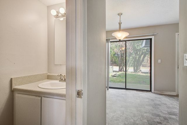 8016 Thelen Street, North Charleston, SC 29406