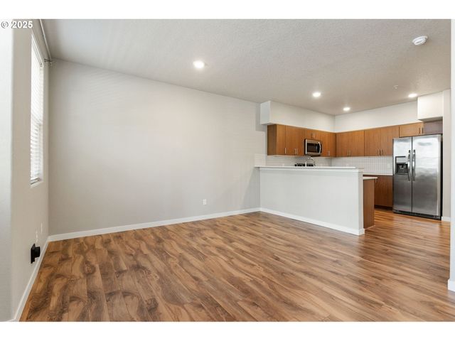 17137 Sw APPLEDALE Rd 104, Beaverton, OR 97007