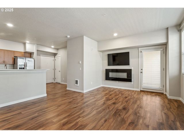 17137 Sw APPLEDALE Rd 104, Beaverton, OR 97007