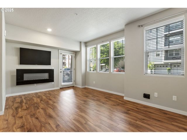 17137 Sw APPLEDALE Rd 104, Beaverton, OR 97007