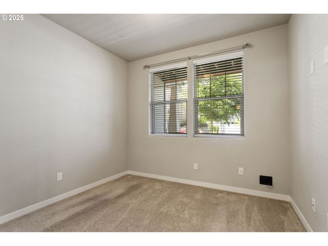 17137 Sw APPLEDALE Rd 104, Beaverton, OR 97007