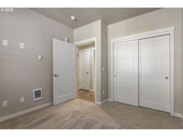 17137 Sw APPLEDALE Rd 104, Beaverton, OR 97007