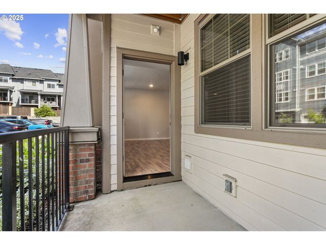 17137 Sw APPLEDALE Rd 104, Beaverton, OR 97007
