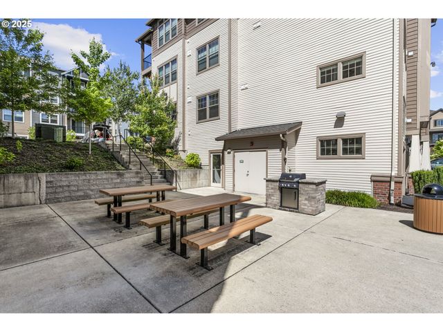 17137 Sw APPLEDALE Rd 104, Beaverton, OR 97007