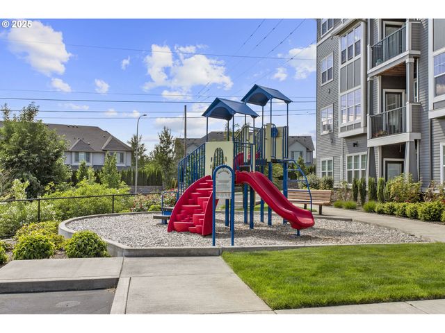 17137 Sw APPLEDALE Rd 104, Beaverton, OR 97007