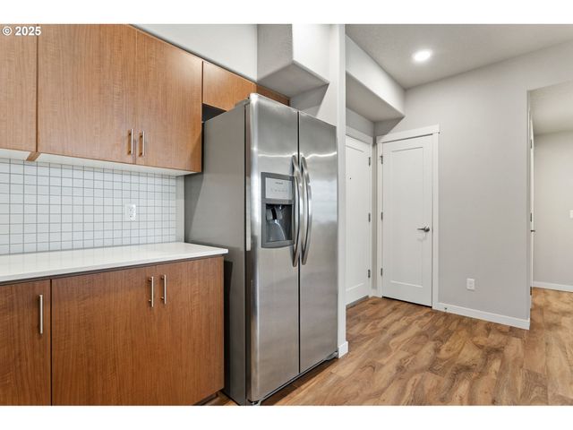 17137 Sw APPLEDALE Rd 104, Beaverton, OR 97007