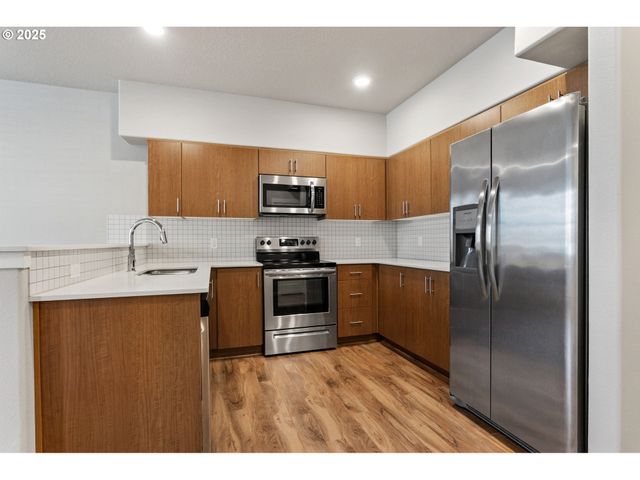 17137 Sw APPLEDALE Rd 104, Beaverton, OR 97007