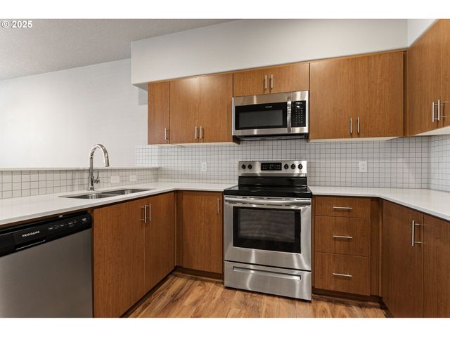 17137 Sw APPLEDALE Rd 104, Beaverton, OR 97007