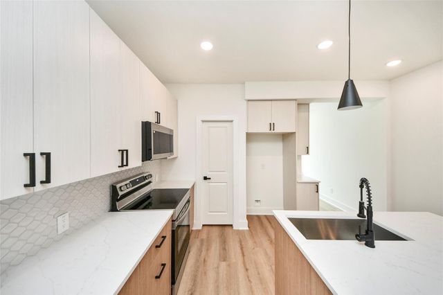 932 South Lane Unit B Lane, South Houston, TX 77088