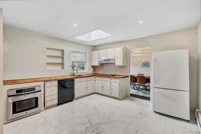 22 Tinder Lane, Lake Grove, NY 11755