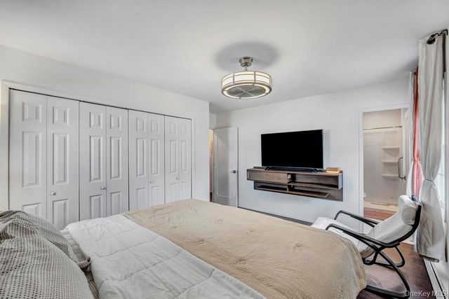 22 Tinder Lane, Lake Grove, NY 11755