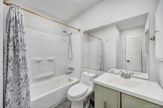 22 Tinder Lane, Lake Grove, NY 11755