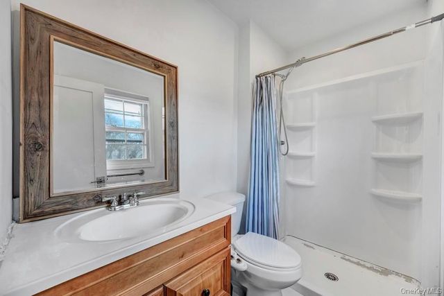 22 Tinder Lane, Lake Grove, NY 11755