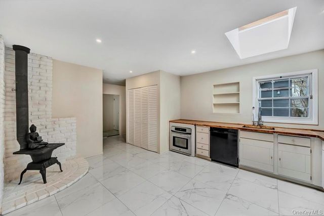 22 Tinder Lane, Lake Grove, NY 11755