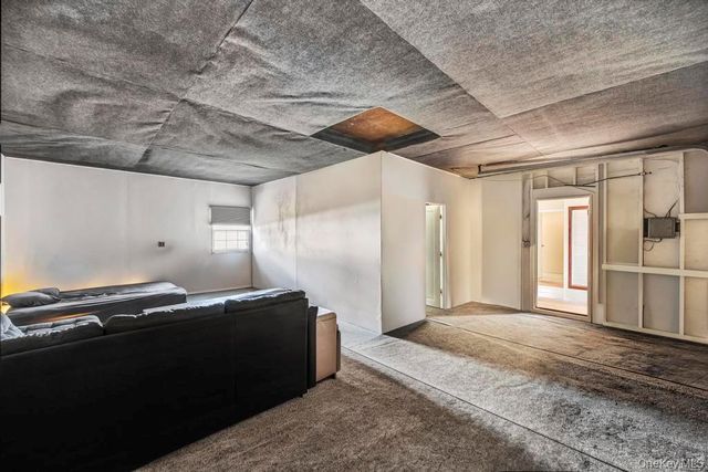 22 Tinder Lane, Lake Grove, NY 11755