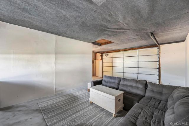 22 Tinder Lane, Lake Grove, NY 11755