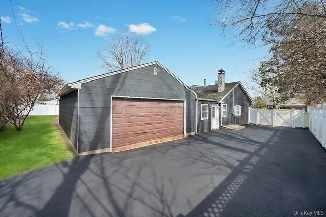 22 Tinder Lane, Lake Grove, NY 11755