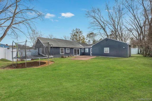 22 Tinder Lane, Lake Grove, NY 11755