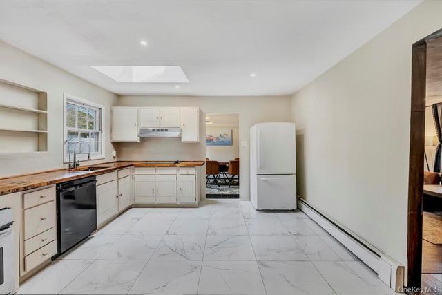 22 Tinder Lane, Lake Grove, NY 11755