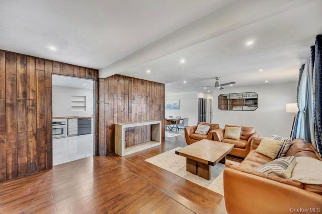 22 Tinder Lane, Lake Grove, NY 11755