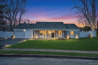 22 Tinder Lane, Lake Grove, NY 11755