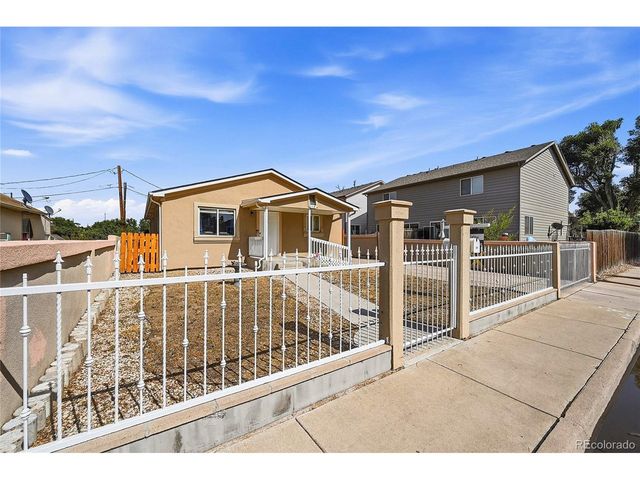518 15th Avenue Ct, Greeley, CO 80631