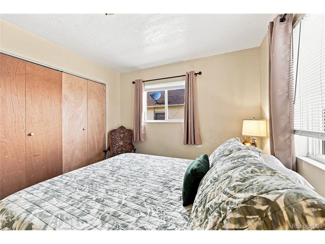 518 15th Avenue Ct, Greeley, CO 80631