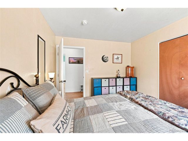518 15th Avenue Ct, Greeley, CO 80631