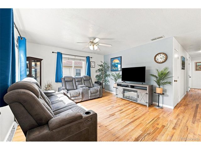 518 15th Avenue Ct, Greeley, CO 80631