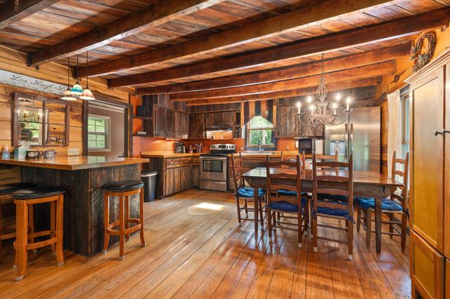 28 Bussell Ln, Gordonsville, TN 38563