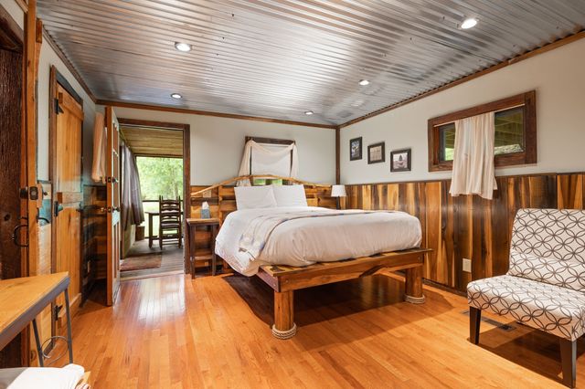 28 Bussell Ln, Gordonsville, TN 38563