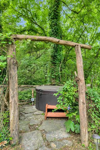 28 Bussell Ln, Gordonsville, TN 38563