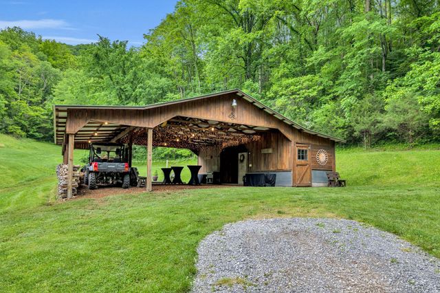 28 Bussell Ln, Gordonsville, TN 38563