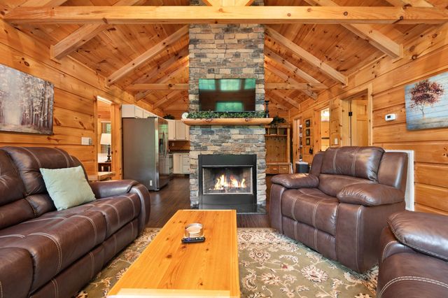 28 Bussell Ln, Gordonsville, TN 38563