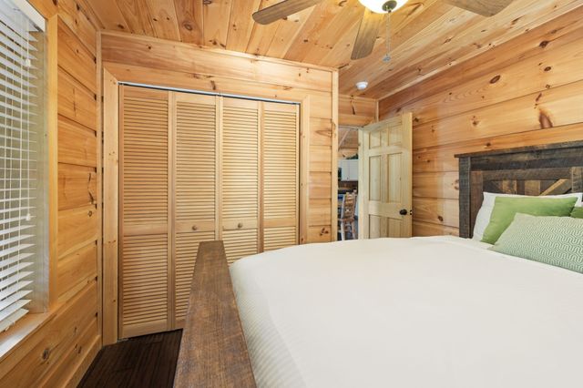 28 Bussell Ln, Gordonsville, TN 38563