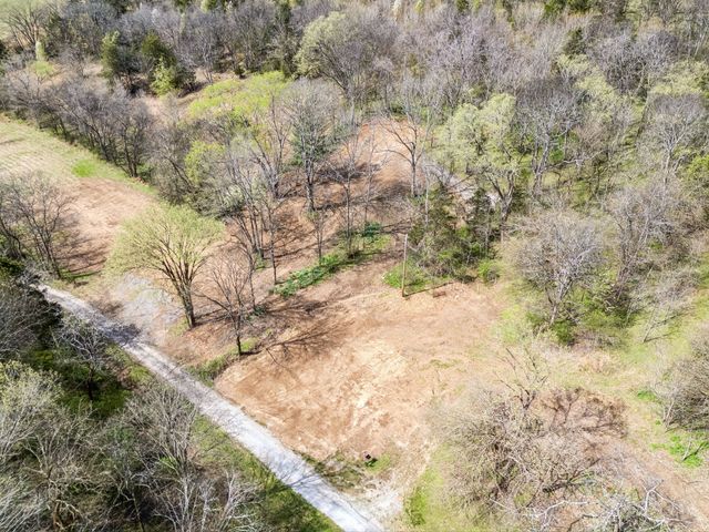 28 Bussell Ln, Gordonsville, TN 38563