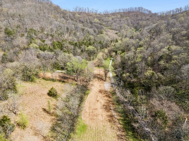 28 Bussell Ln, Gordonsville, TN 38563