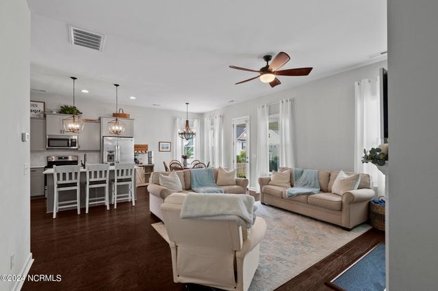 907 W Arboria Drive, Hampstead, NC 28443