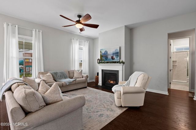 907 W Arboria Drive, Hampstead, NC 28443