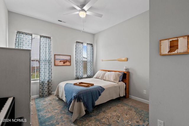 907 W Arboria Drive, Hampstead, NC 28443
