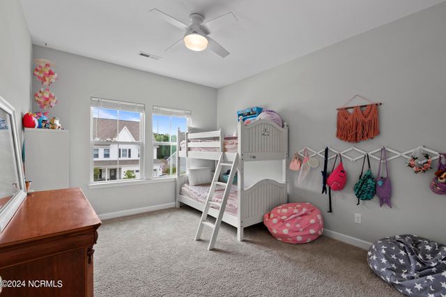 907 W Arboria Drive, Hampstead, NC 28443