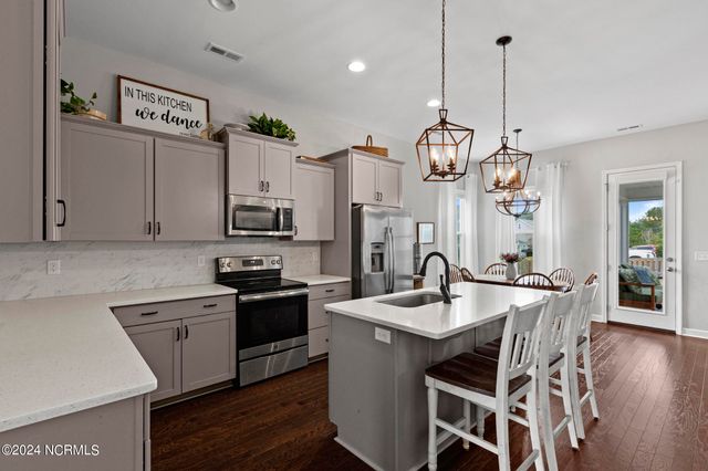 907 W Arboria Drive, Hampstead, NC 28443