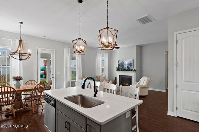907 W Arboria Drive, Hampstead, NC 28443