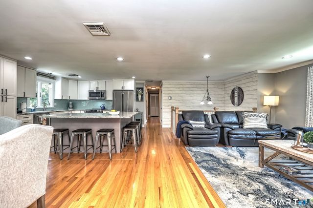 14 Longview Lane, Wallingford, CT 06492