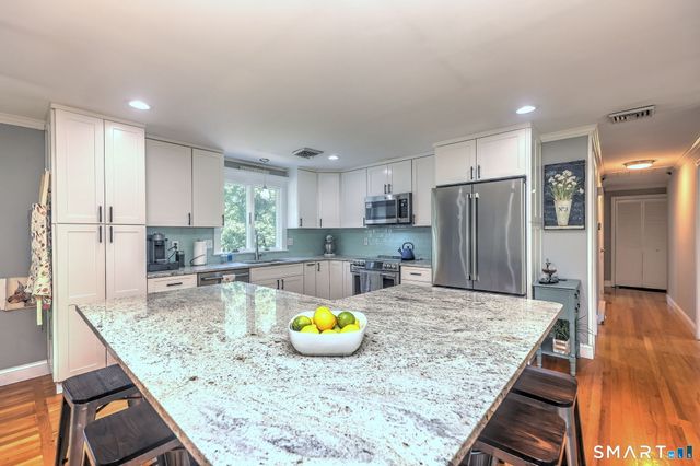 14 Longview Lane, Wallingford, CT 06492