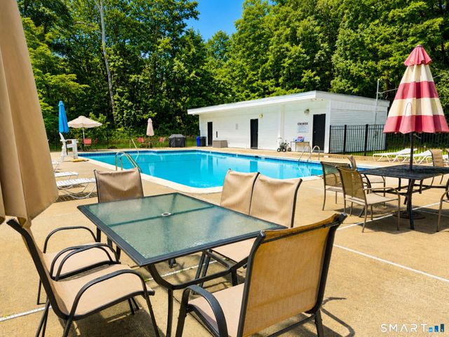 14 Longview Lane, Wallingford, CT 06492