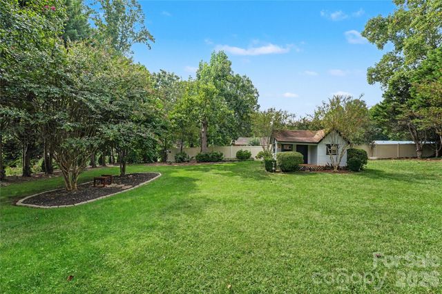 1085 Merrywood Drive, Newton, NC 28658